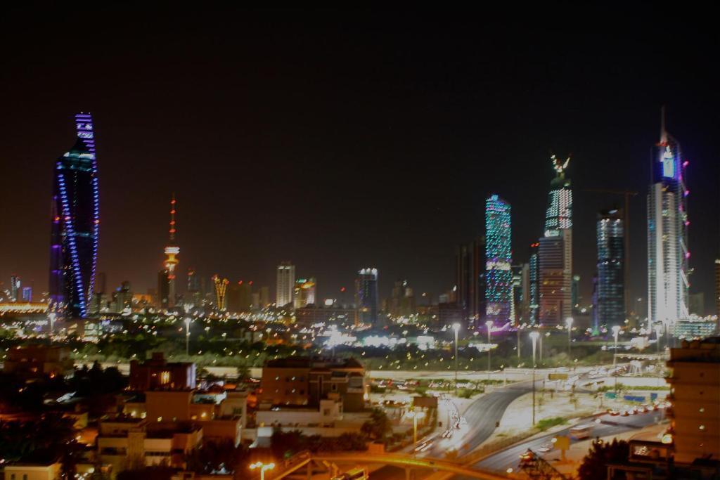 Kuwait Continental Hotel Kuwait City Esterno foto